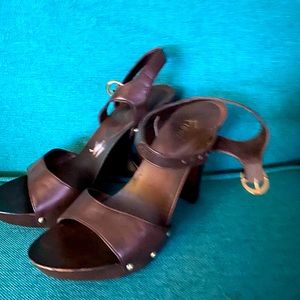 Women’s faux leather heeled sandal